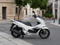 Honda PCX 125 — сбоку