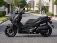 Yamaha XMAX 300 — 侧面