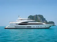 Custom 70 ft Siam Princess — сбоку
