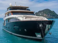 Custom 90 ft Maha Bhetra — vorn