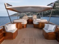 Custom Built 90 ft wooden motor yacht — detail