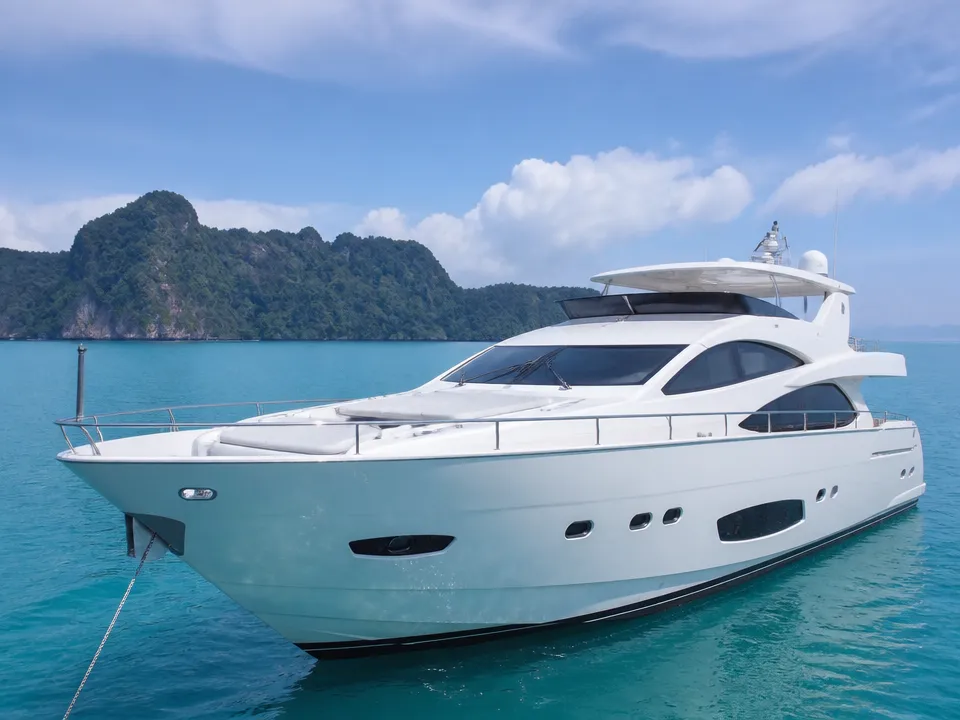 Falcon 106 ft