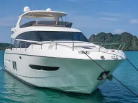 Falcon 106 ft — ด้านหน้า