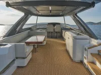 Ferretti 80 — деталь