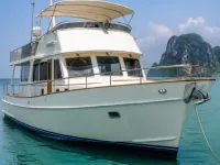 Grand Banks 53 — спереди