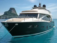Monte Carlo Yachts MCY 86 — vorn