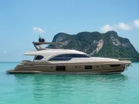 Monte Carlo Yachts MCY 86 — seitlich