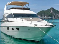 Princess 42 Flybridge — front