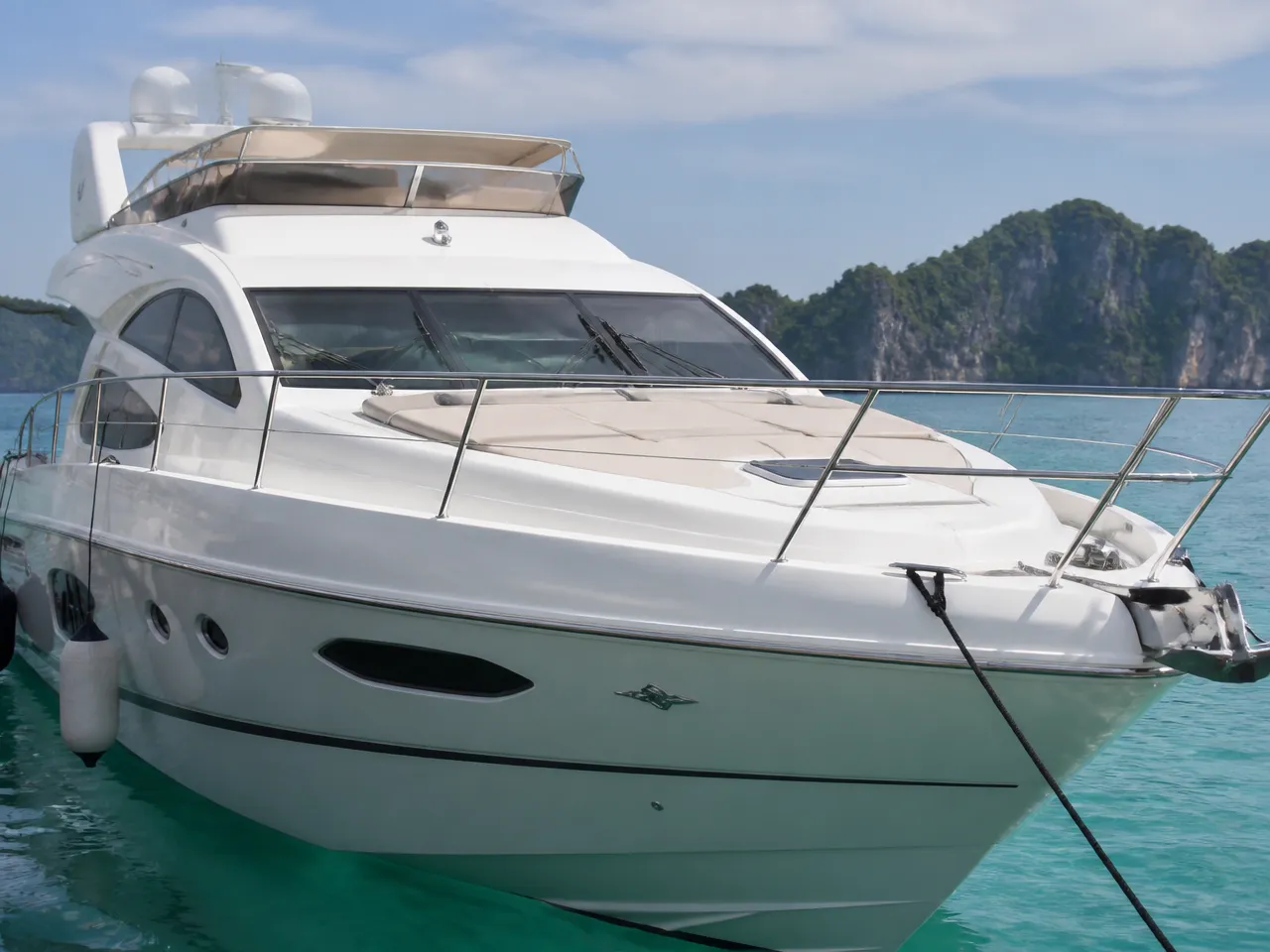 Sealine T52 — avant