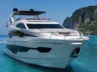 Sunseeker 90 Fly — ด้านหน้า
