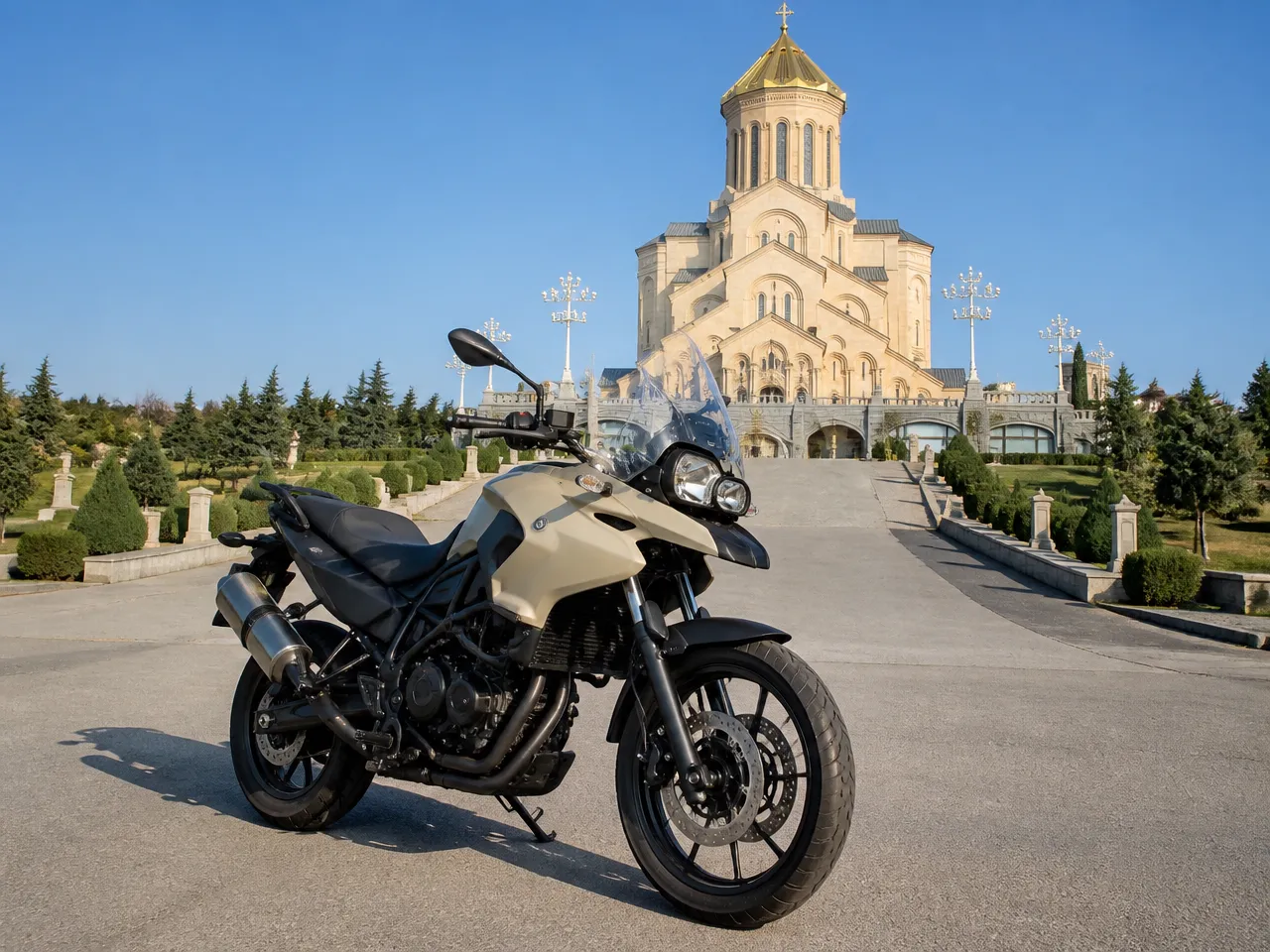 BMW F700GS — front