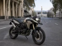 BMW F800GS — الأمام