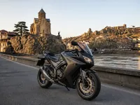 Honda CBR500R — ön