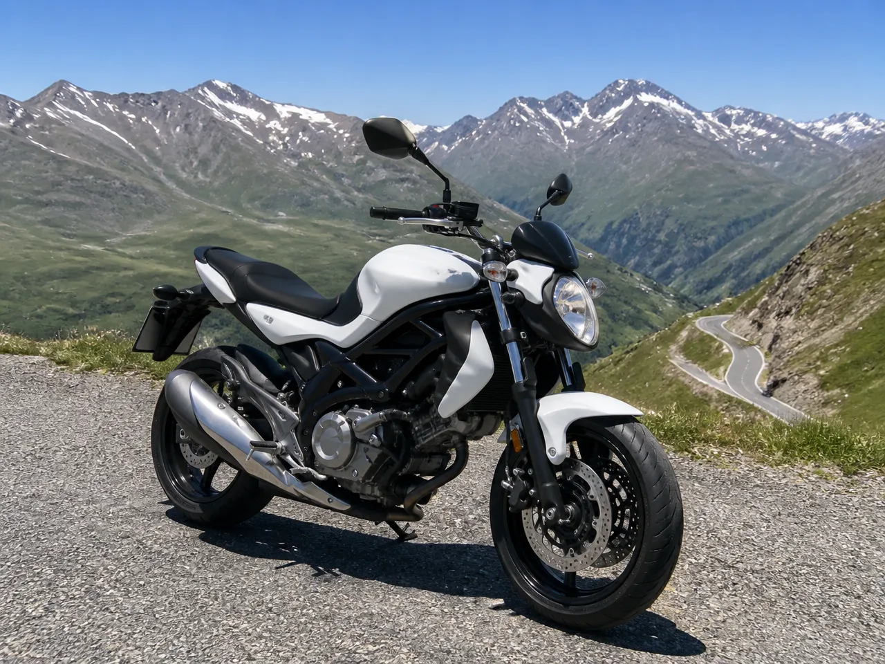 Suzuki Gladius 650 — front