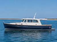 Menorquin 120 — zijkant