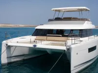 Bavaria Nautitech 46 Fly — vorn
