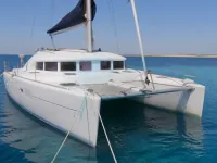 Lagoon 380 — anteriore