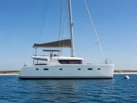 Lagoon 450 — сбоку