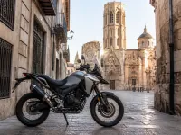 BMW F 900 GS — zijkant