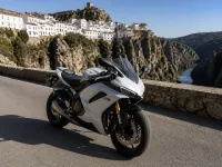 CFMOTO 675SR-R — vorn