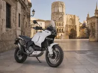 Ducati DesertX — frontal