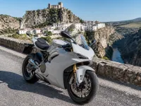 Ducati Panigale V4 AM73 Edition — frontal