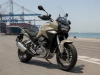 Moto Guzzi Stelvio — avant