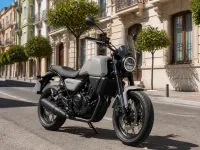 Voge 300AC — front