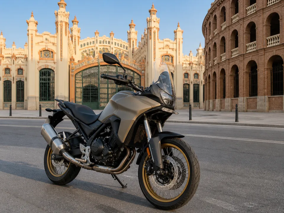 Voge 900 DSX