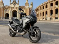 Voge 900 DSX — anteriore