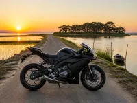 Yamaha R9 — side