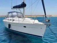 Beneteau 393 — front