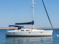 Beneteau 393 — side