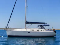 Beneteau Oceanis 321 — сбоку