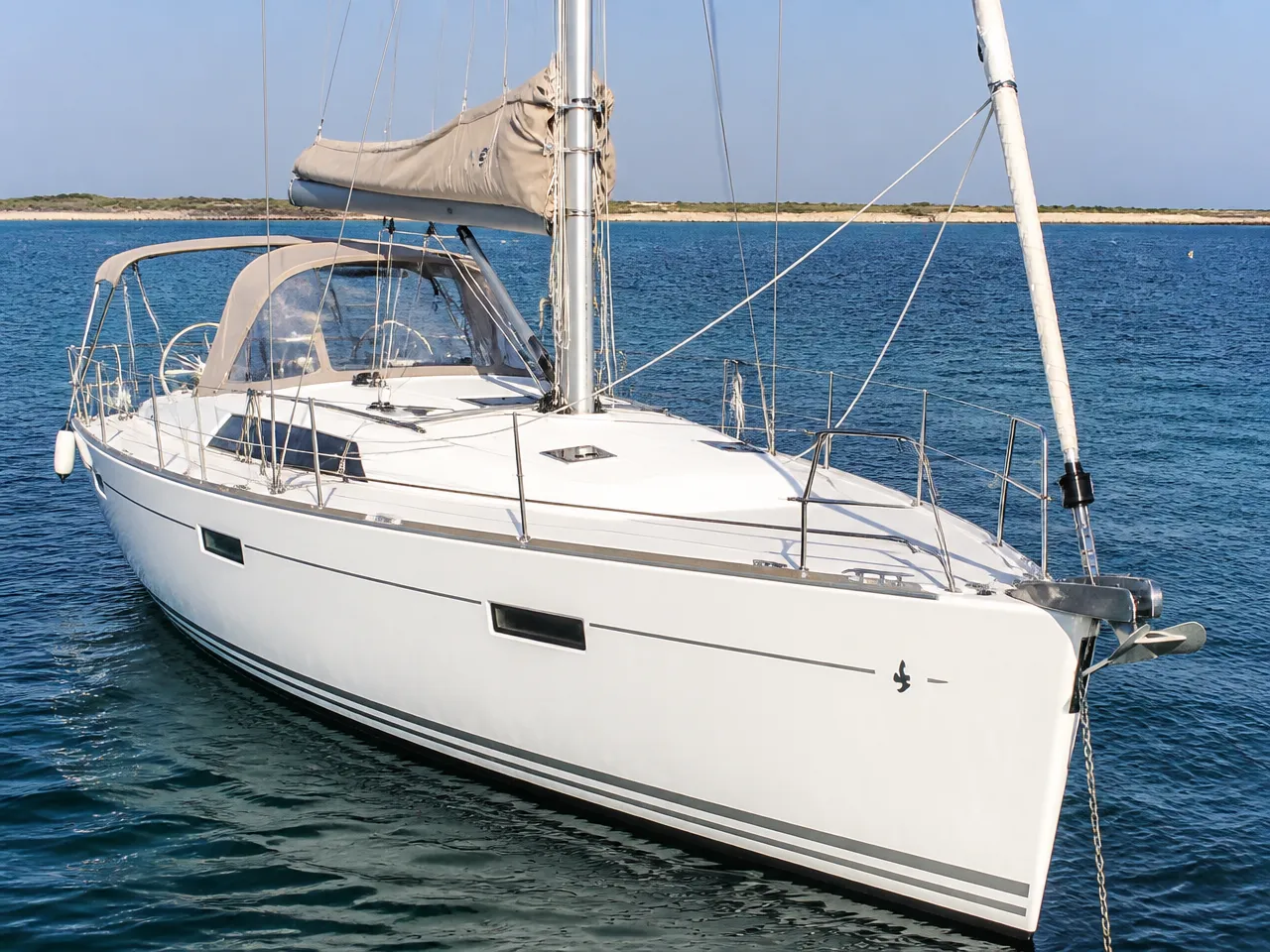 Beneteau Oceanis 40 — frontal