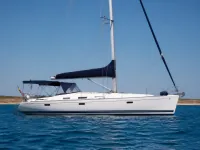 Beneteau Oceanis 523 — сбоку