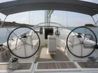 Beneteau Oceanis 523 — деталь