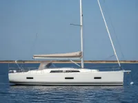 Hanse 388 — zijkant