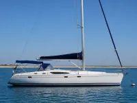 Jeanneau Sun Odyssey 45.2 — seitlich