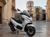 Honda PCX 125 — vorn