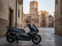 Honda PCX 125 — seitlich