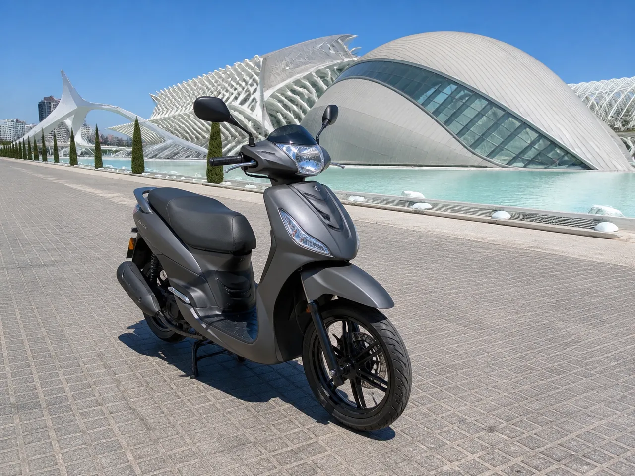 Peugeot Tweet 125 — спереди