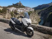 Yamaha XMAX 125 — vorn