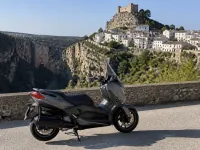 Yamaha XMAX 125 — seitlich