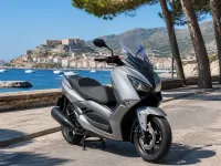 Yamaha XMAX 250 — vorn