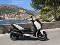 Yamaha XMAX 250 — seitlich